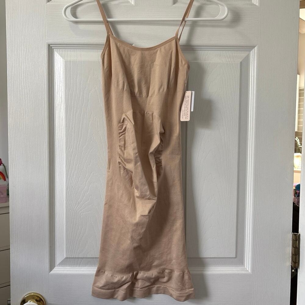 Pea in the Pod NWT Light Compression Belly Support Maternity Tank Size Small
